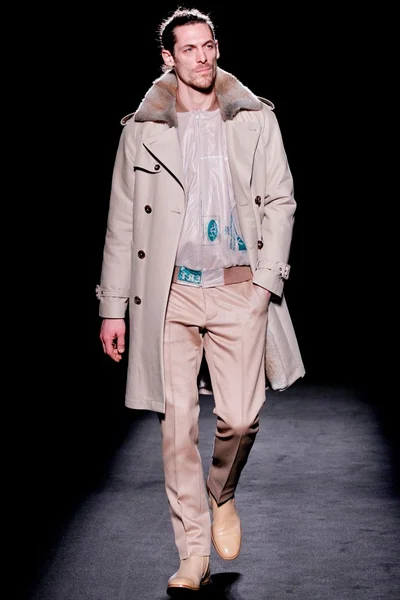 Look 12